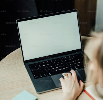 الشرق بيديا